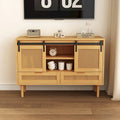 Mobile contenitore con anta scorrevole stile fienile e dettagli in rattan