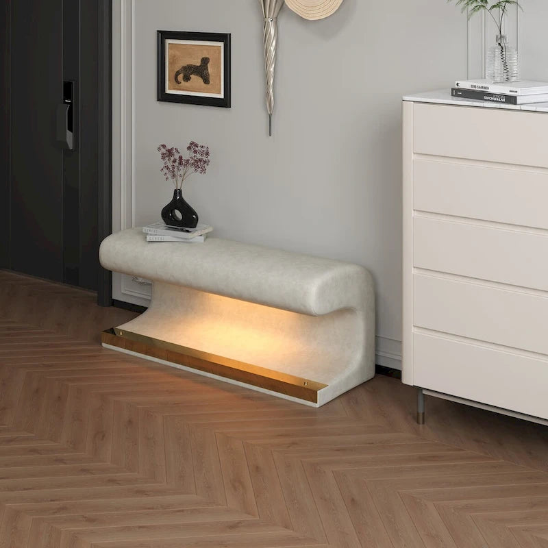 Banco de entrada tapizado en cuero con luz LED activada por sensor de movimiento