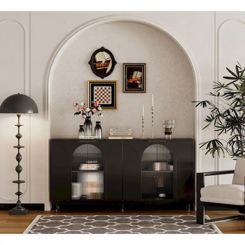 Sideboard mit 4 Türen, geriffelten Türen und verstellbaren Regalböden