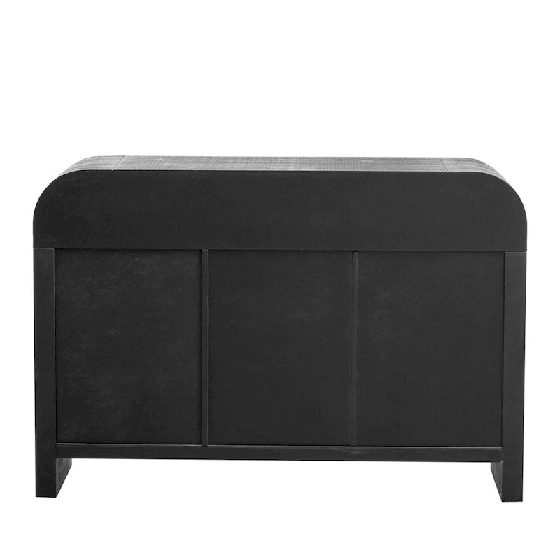 Credenza in impiallacciatura di legno curvato con maniglie dorate e ripiani regolabili