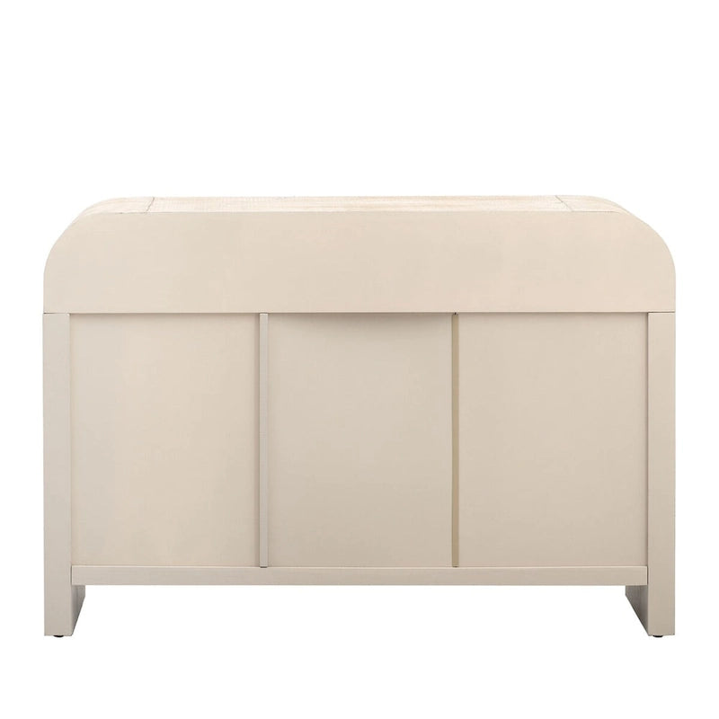 Credenza in impiallacciatura di legno curvato con maniglie dorate e ripiani regolabili